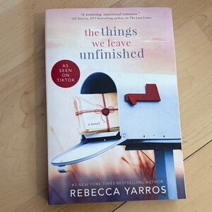 "The Things We Leave Unfinished" - Paperback